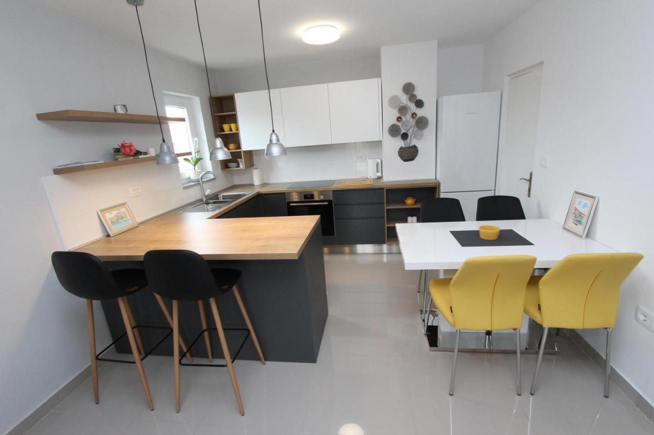 Apartment Sorriso 2 Rovigno Esterno foto