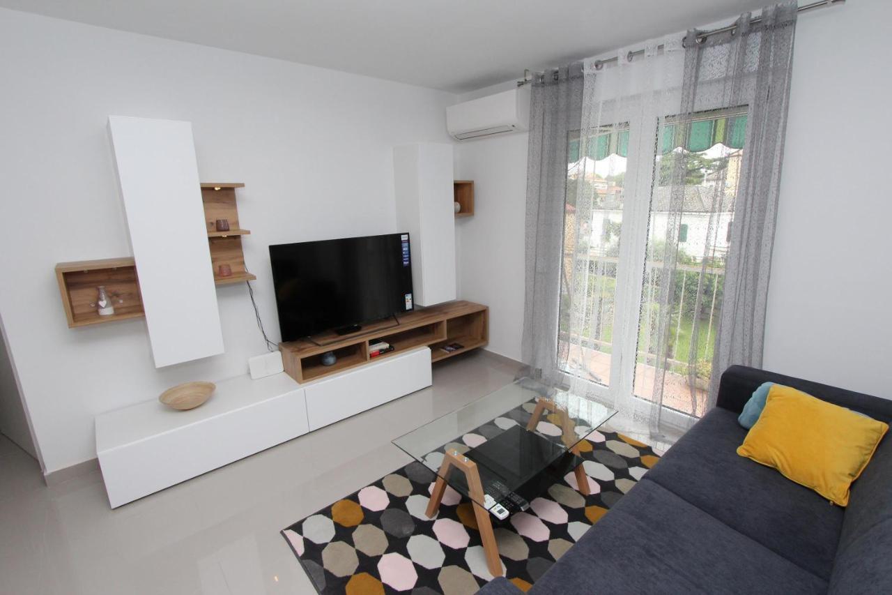 Apartment Sorriso 2 Rovigno Esterno foto