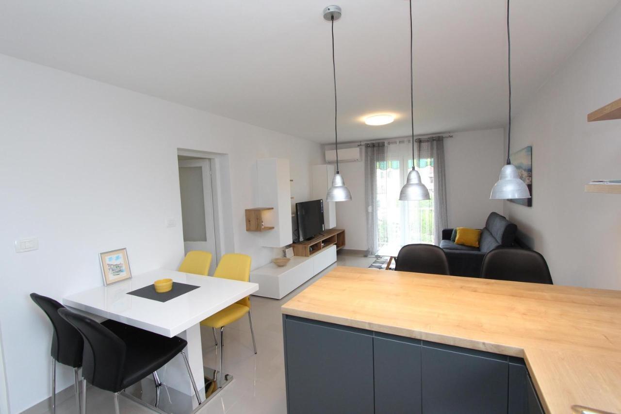 Apartment Sorriso 2 Rovigno Esterno foto