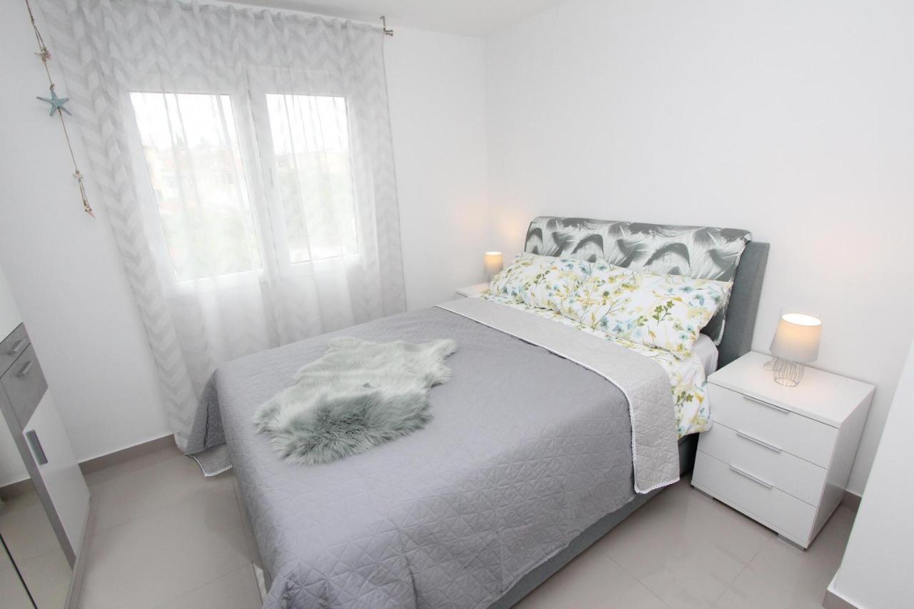 Apartment Sorriso 2 Rovigno Esterno foto